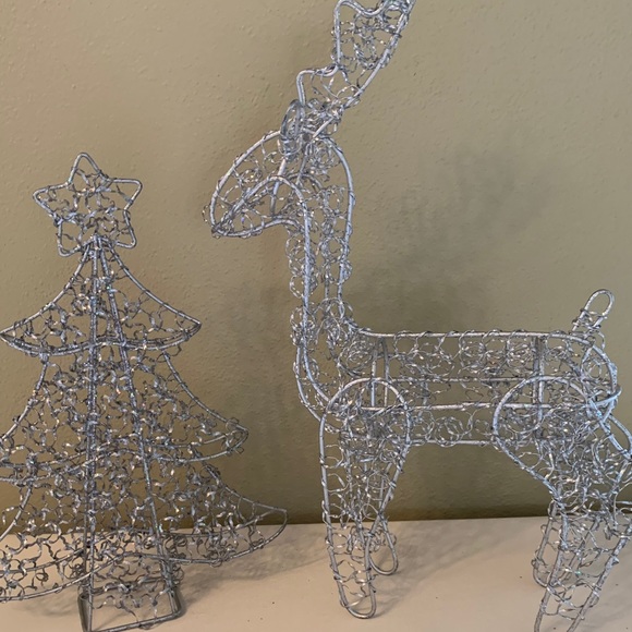 Wire Metal Mesh Reindeer & Christmas Tree - Picture 2 of 16